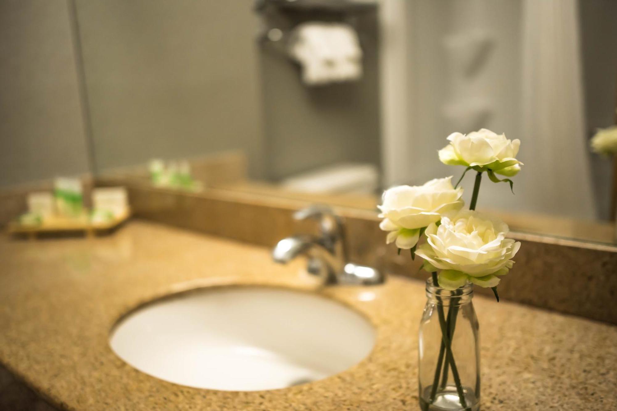 Cambridge Hotel And Conference Centre Ngoại thất bức ảnh